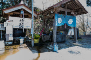 竹之高地不動社さまの手水舎と御浸水
